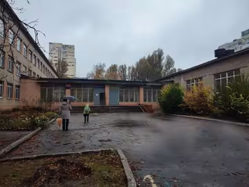 Украинка с сыном избили учительницу, фото: "я поломаю тебе руки и ноги"