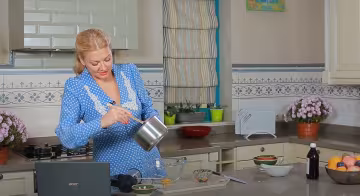 Готовить лучше с детьми: "Мастер Шеф" Литвинова порадовала рецептом идеального шоколадного печенья