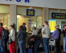 Укрзализныця "обрадовала" новыми ценами на билеты: "каждый месяц будет повышаться на..."
