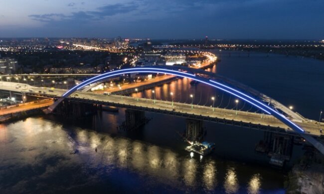 Мер Кличко "запалив" Подільско-Воскресенський міст - його відкриють вже за кілька місяців