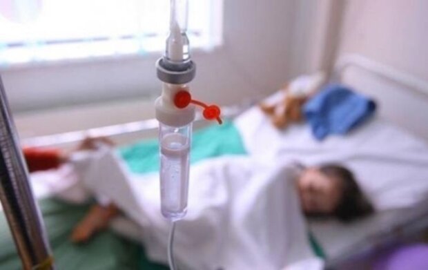 Опасная болезнь валит с ног детей в Днепре, в больницах больше нет мест: кадры эпидемии