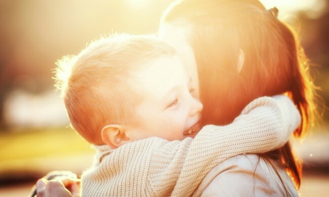 Дитина перервала прямий ефір популярної телеведучої, відео казусу облетіло весь світ: “Вибачте …”