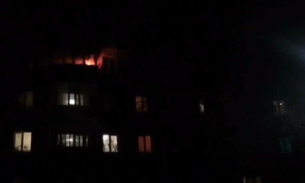 Дети оказались в пылающей квартире в Кривом Роге, младшей девочке всего 8 лет: кадры с места ЧП