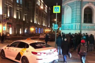Во время расстрела в центре Москвы люди ели и смеялись: много жертв, видео