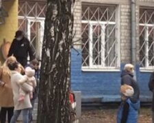 Маленьких дітей забрали у горе-батьків на Одещині: що вони накоїли