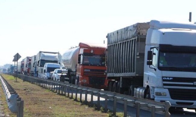 Бунт устроили на Одесчине, перекрыта важная трасса: кадры происходящего