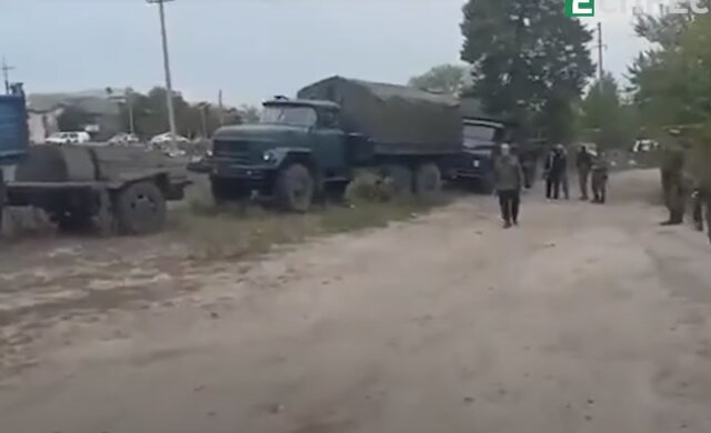 Группа военных рф сбежала из армии, похитив оружие: оккупанты подняли тревогу