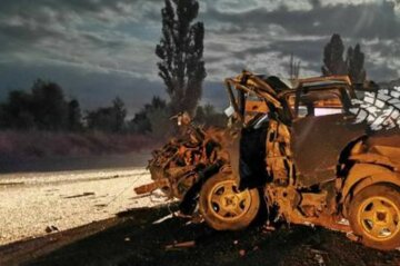 Трагічна ДТП у Харкові: від лобового удару авто склало навпіл, кадри з місця