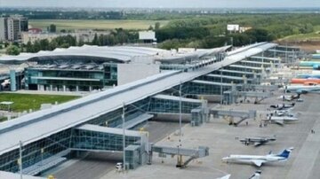 Літак з пасажирами не долетів до місця призначення: медики з'їхалися в аеропорт Одеси