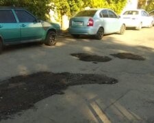 "Сколько жил, не помню такого": жителей Донецка напугал "ремонт" дорог в городе, фото