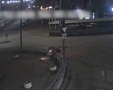 Пьяный киевлянин сел за сломанный мотороллер и на скорости влетел в ограждение: видео ДТП