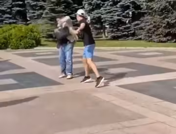 Депутата облили сечею під будівлею Харківської облради: кадри інциденту