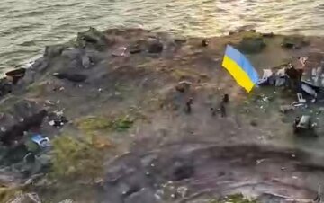 флаг Украины, остров Змеиный, Черное море