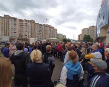"Десять років свавілля!": у Києві люди збунтувалися і перекрили дорогу, кадри