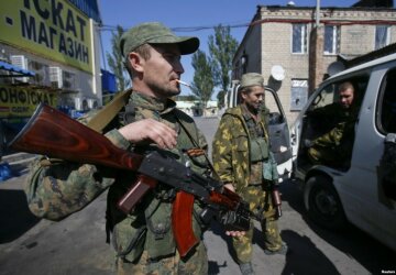 Российские военные накинулись на «силовиков ДНР»