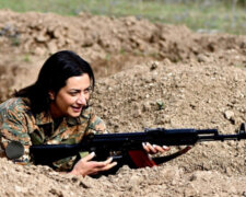 "Отправимся защищать родину": жена премьера Армении Пашиняна вслед за сыном решила воевать в Карабахе