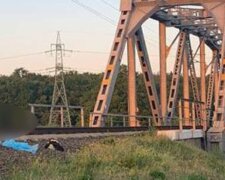 13-мальчик улегся на рельсах, дожидаясь поезда: детали и кадры трагедии на Киевщине