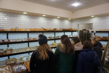 "Хліб по сто гривень": оголошено про нові правила покупок у магазинах і аптеках у Києві