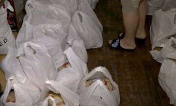 Безкоштовні продукти для ВПО та пенсіонерів у Дніпрі