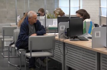 Гуманітарна допомога для пенсіонерів та ВПО у Дніпропетровській області