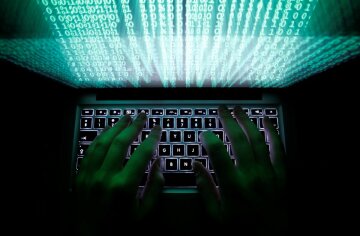 Масштабная кибератака: вирус-вымогатель заразил компьютеры и в Украине