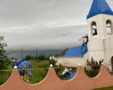 В Одеській області від вітру постраждала церква: фото руйнувань