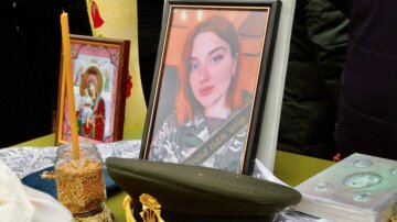 Без матери остался 7-летний сын: героиню из "Азовстали" провели в последний путь, кадры