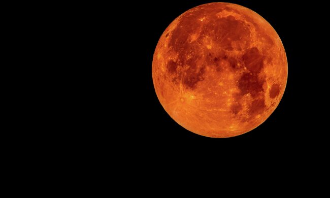 Ученые показали новые фото с обратной стороны Луны: «Видно все»