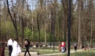 "Давайте и роды запретим": харьковчан обескуражила свадьба в разгар карантина, фото