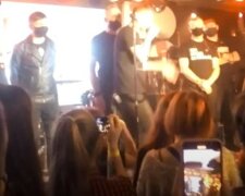 "Отмена, ничего не будет": в Харькове полиция "ворвалась" на концерт группы «Жадан и Собаки», видео