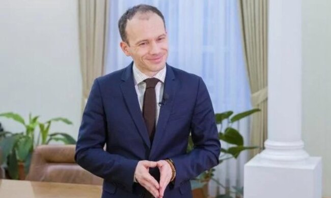 Министр Малюська с зарплатой 226 тысяч ошарашил пикантными фото с женой: "Именно так выглядит..."