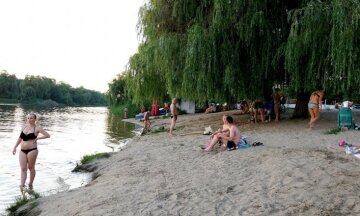 Харьковчанам рассказали, где нельзя купаться, карта: "Не соответствует нормам"