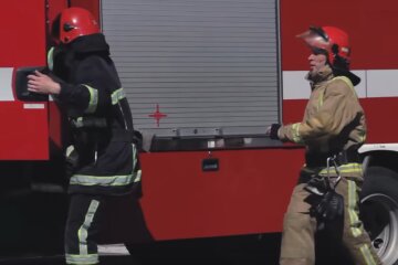 Пожарные, спасатели ГСЧС