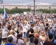 Масові протести в РФ перекинулися на інші міста, силовики виявилися безсилі: кадри бунту