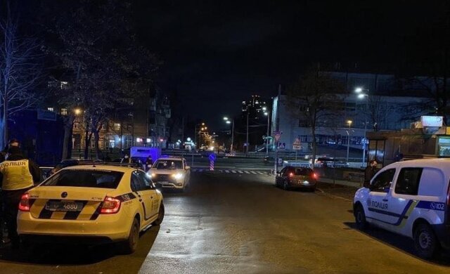 У Києві неадекват зі зброєю напав на водія: "Зробив зауваження через порушення ПДР"