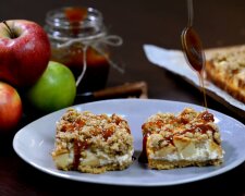 Карамельно-яблучний чізкейк: простий десерт, який порадує дітей та дорослих