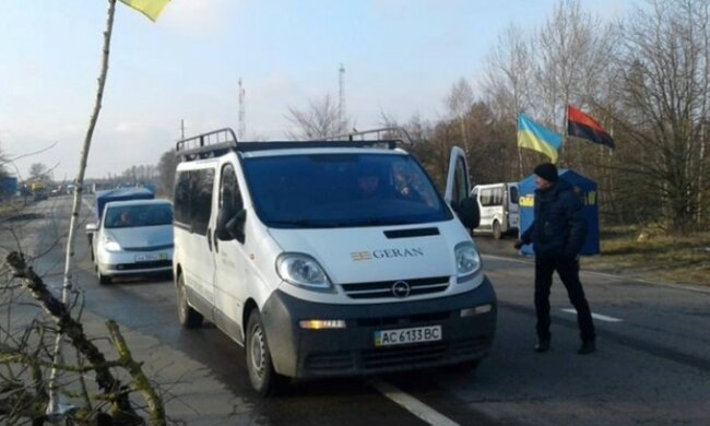 Свободовцы начали блокаду российских фур в Сумской области (фото)