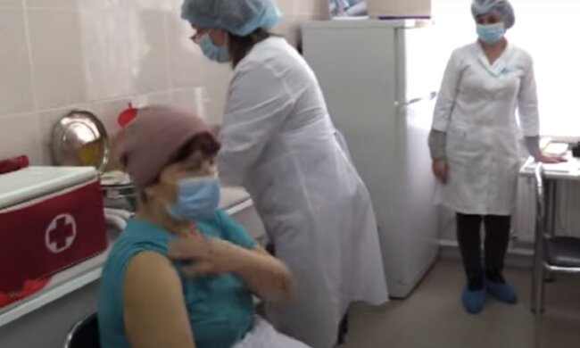 Одесситов  огорчили первыми жалобами от прививки против коронавируса: "Каждый случай анализируется"