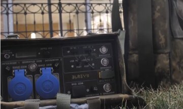"Украинская команда" доставила бойцам аэроразведки зарядные станции "Буревий": помогут уничтожать врага