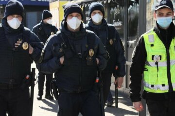 Тисячі силовиків виходять на вулиці Харкова, заява поліції: "утримайтеся від..."