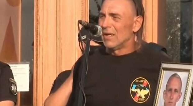 Волонтер "наїхав" на Зеленського після "прокляття Журавля": "Відповідь за..."