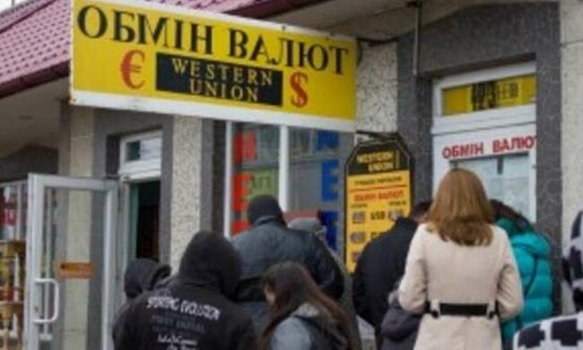 Нові драконівські штрафи, урізання виплат і паніка в обмінниках – головне за ніч