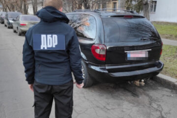 Військовий нажився на авто, переданих ЗСУ благодійним фондом: деталі цинічного розкрадання