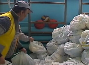 Безкоштовні продукти для ВПО та пенсіонерів у Харкові