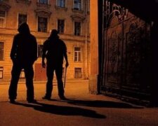 Курсанты устроили погром в Киеве: "ломали автомобили и напали на прохожего"