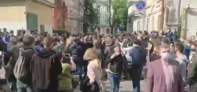 Вибухи гримлять у центрі Києва, вулиці в диму: термінова заява СБУ і кадри