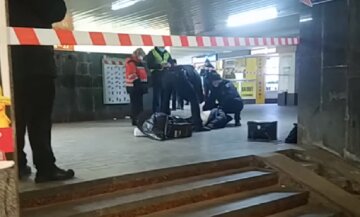 Людину зарізали біля метро на Майдані: деталі і кадри трагедії
