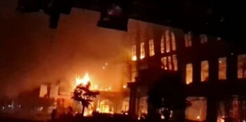 "Люди оказались в ловушке": после взрыва большой отель охватило пламя