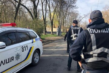Вандал влаштував небувалий погром на Одещині: "зруйнував більше 10 могил", фото