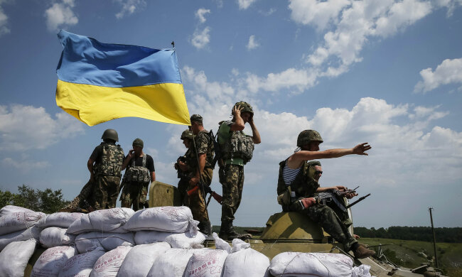 Ukrainian troops are pictured near the eastern Ukrainian town of Seversk
